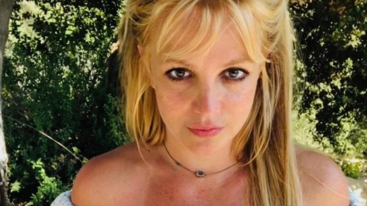 Britney Spears passa mal em viagem e suspeita de gravidez Lorena Bueri