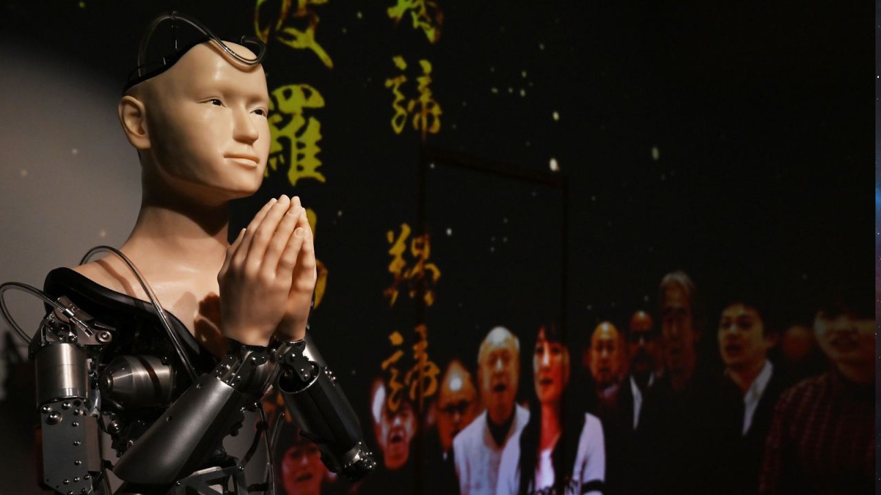 Pesquisadores criam robôs-sacerdotes para estudar a reação de fiéis Lorena Bueri