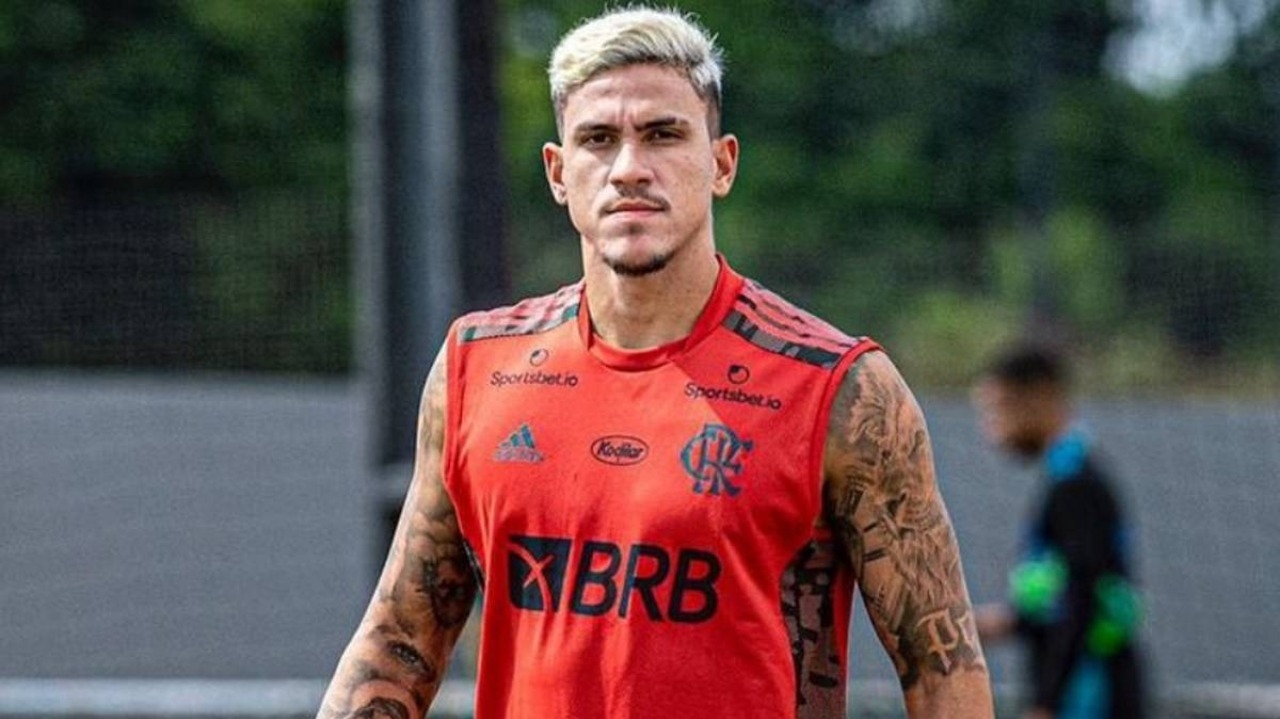 Atacante Pedro se pronuncia após agressão sofrida por preparador do Flamengo Lorena Bueri