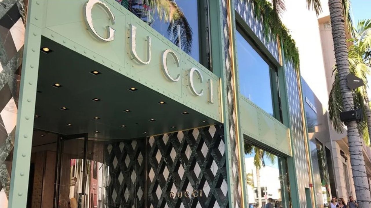 Grupo assalta loja da Gucci na Califórnia; confira vídeo do momento  Lorena Bueri