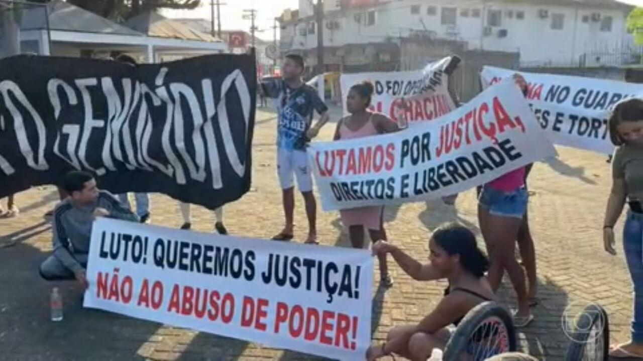 Moradores protestam contra operação policial em Santos Lorena Bueri