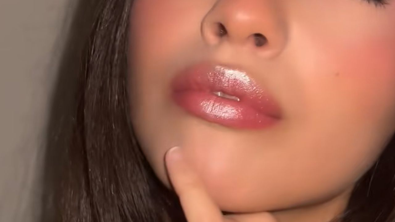 Diamond Lips: conheça a técnica que deixa os lábios brilhantes e volumosos  Lorena Bueri