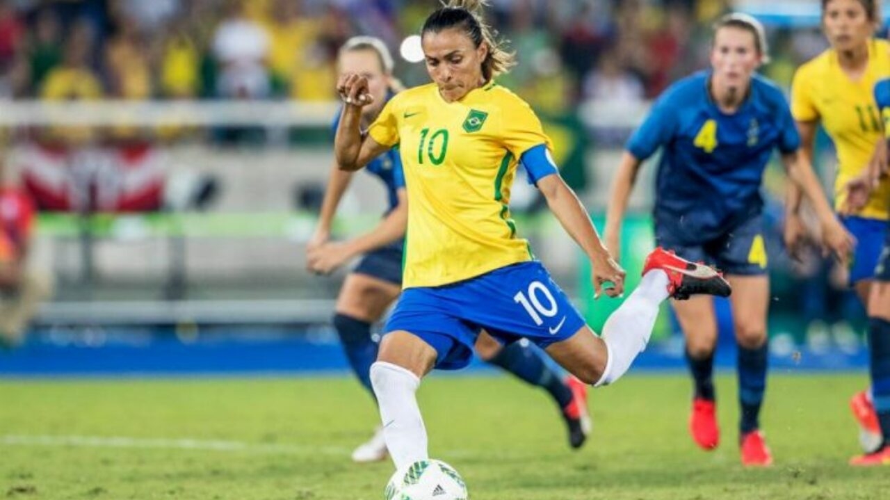 Marta se despede da seleção brasileira e recebe homenagens  Lorena Bueri
