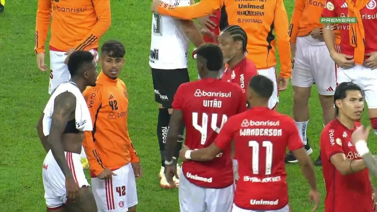 Jogadores do Internacional discutem após confronto contra o Corinthians Lorena Bueri