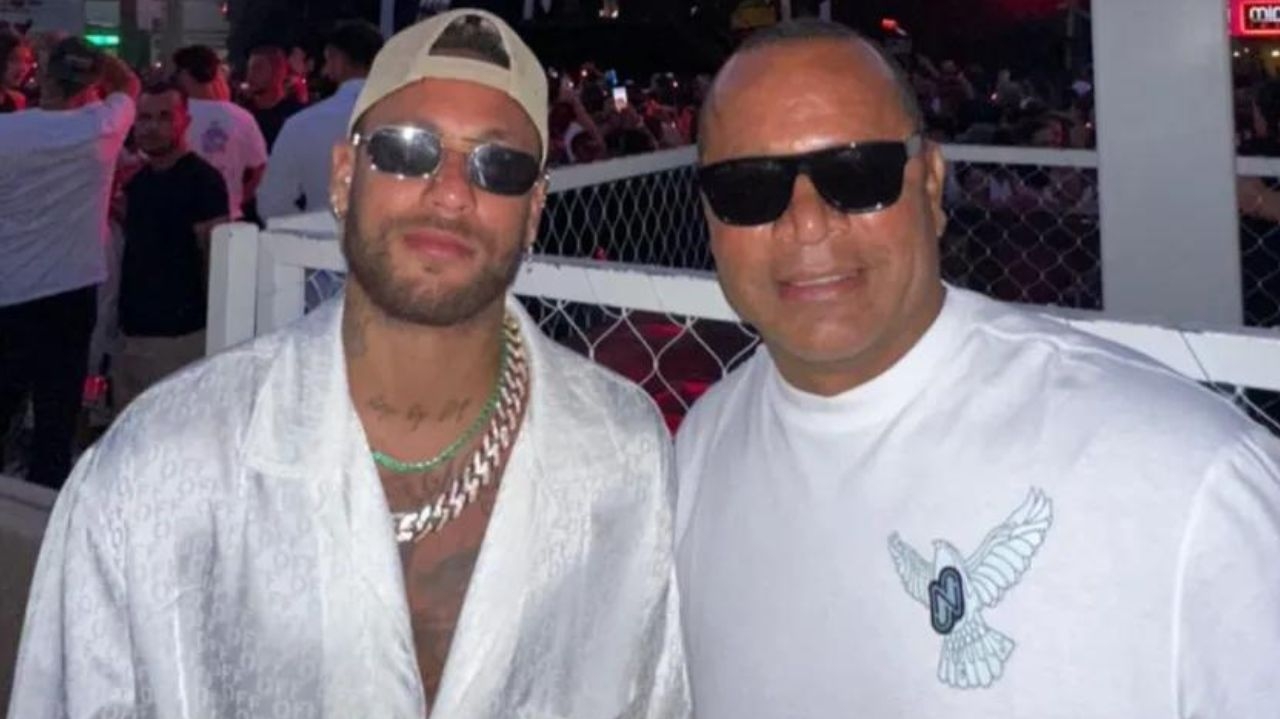 Após polêmicas, Neymar curte balada com o pai em Ibiza ao lado de modelos Lorena Bueri