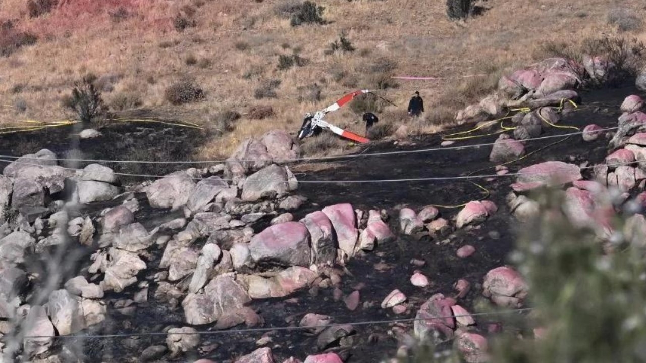 Dois helicópteros combatentes a incêndios se chocam nos EUA resultando em três mortes Lorena Bueri