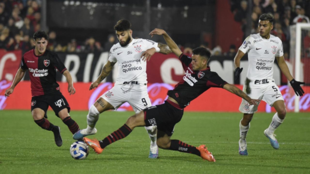 Corinthians segura empate sem gols contra o Newell´s e avança na Sul-Americana Lorena Bueri