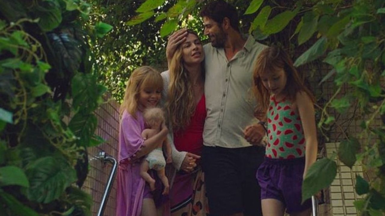 Grazi Massafera comenta sobre 'Uma Família Feliz' e revela o pôster Lorena Bueri