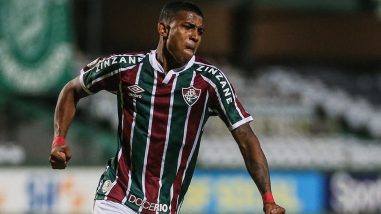 John Kennedy, do Fluminense, prefere enfrentar o Flamengo na Libertadores Lorena Bueri