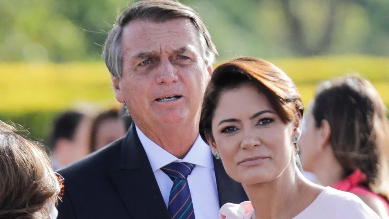 Michelle Bolsonaro reage a provocações em restaurante em Brasília Lorena Bueri