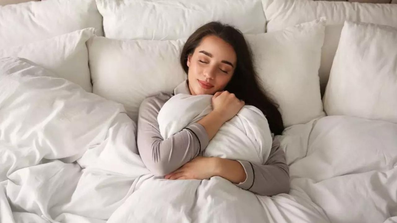Pesquisadoras explicam o porquê do sono ser tão irresistível no sofá  Lorena Bueri