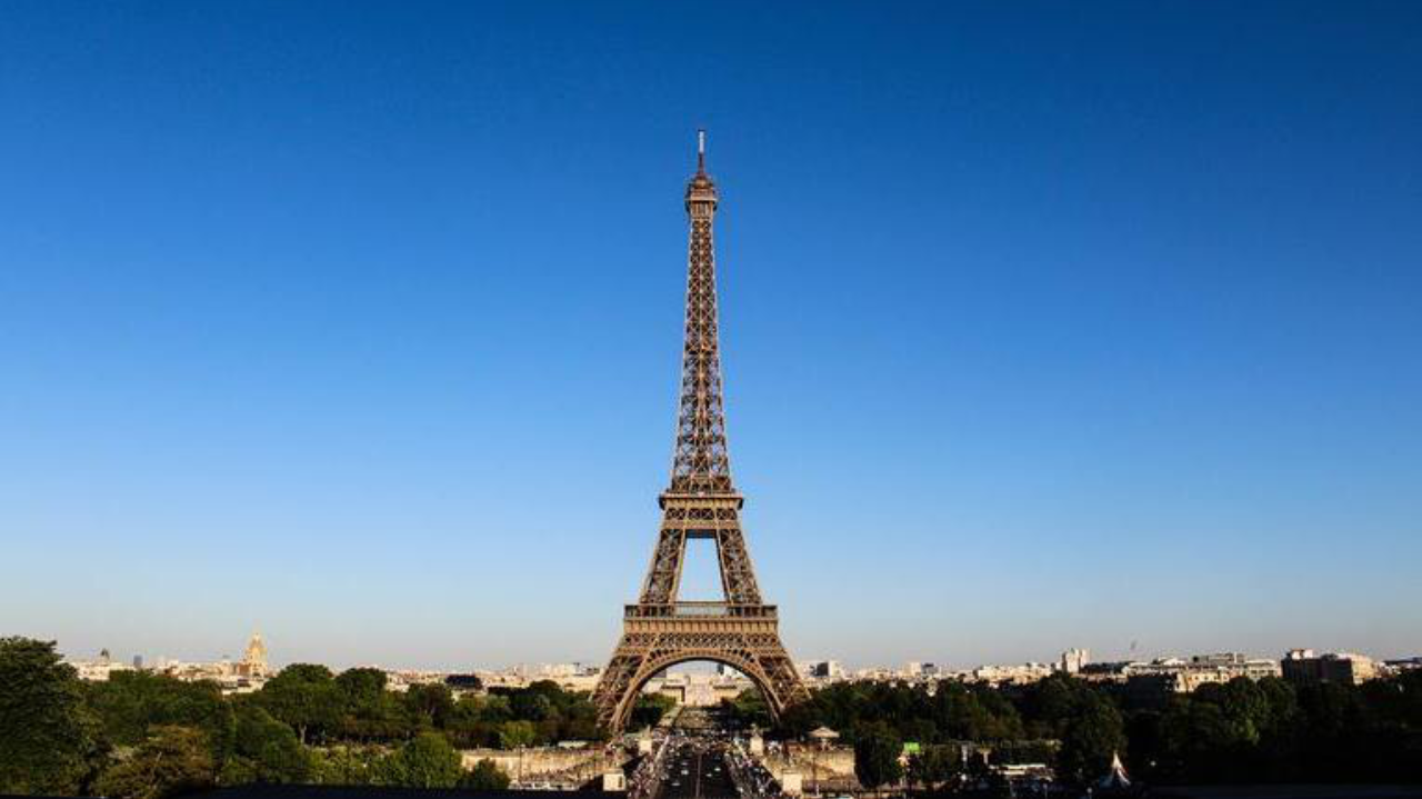 Alarme falso de bomba faz Torre Eiffel ser evacuada em Paris Lorena Bueri