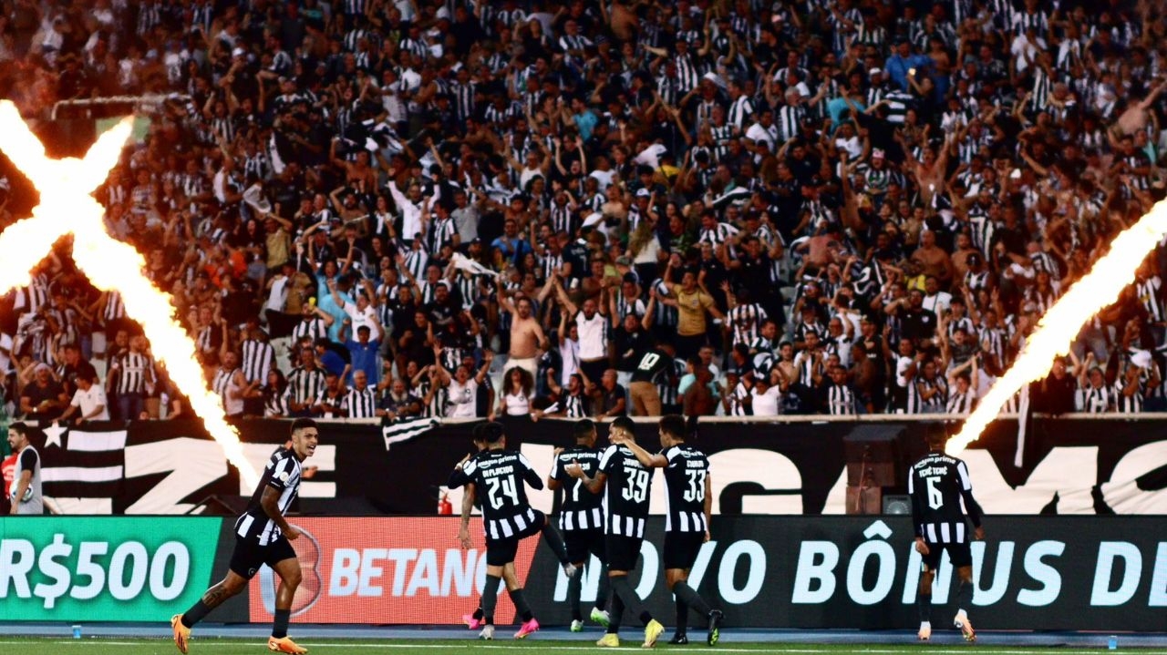 Botafogo reage rápido e vira contra o Internacional no Campeonato Brasileiro Lorena Bueri