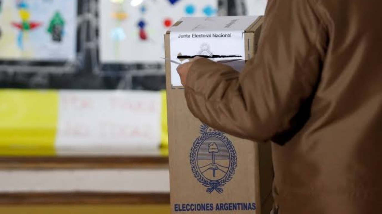 Eleições primárias na Argentina têm bom comparecimento da população às urnas Lorena Bueri