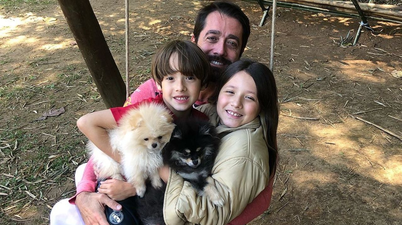 Vicente Escrig, ex-marido de Simaria, passa Dia dos Pais longe dos filhos Lorena Bueri