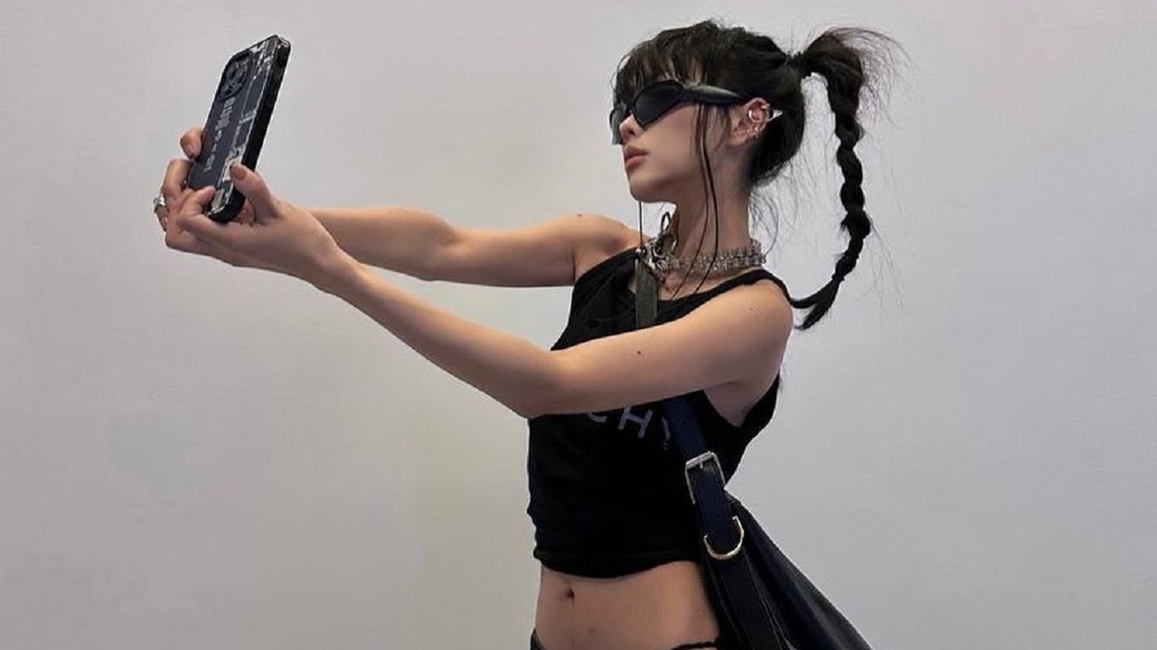 Moda sul-coreana da Acubi Fashion vira trend no TikTok com estilo subversivo dos anos 2000 Lorena Bueri