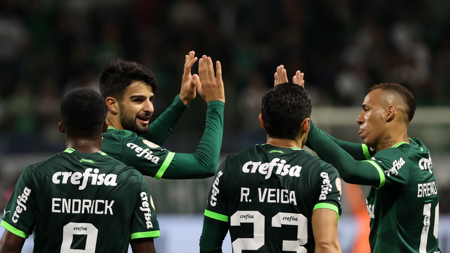 Palmeiras marca no fim e vence Cruzeiro no Brasileirão