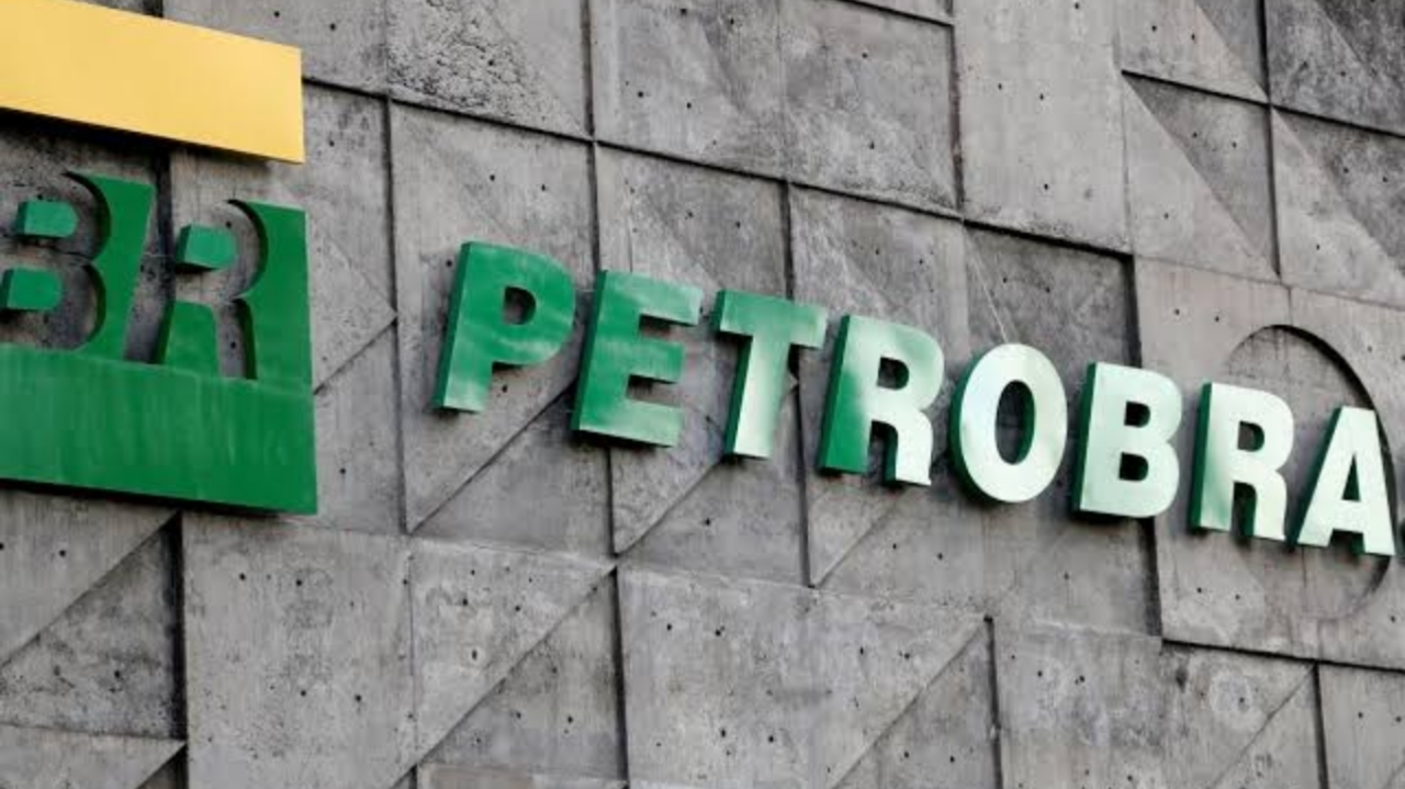 Petrobrás anuncia aumento no preço da gasolina e diesel Lorena Bueri