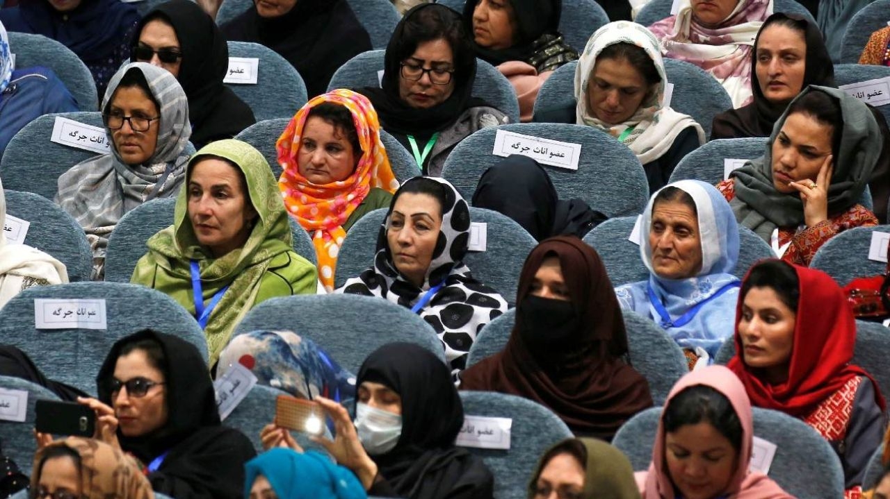 Taxa de suicídio entre mulheres no Afeganistão preocupa autoridades Lorena Bueri