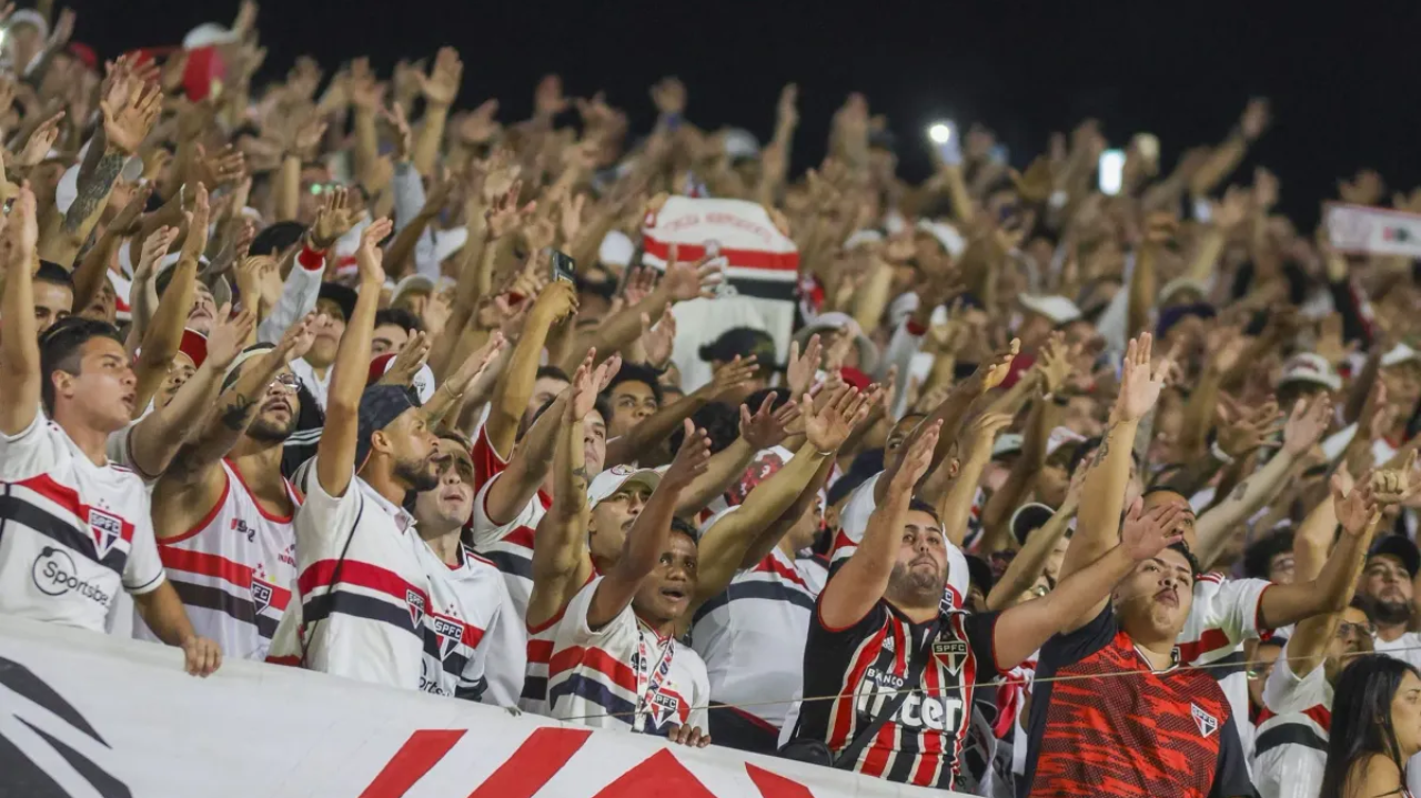 São Paulo bate recorde de público no estádio em oito anos Lorena Bueri