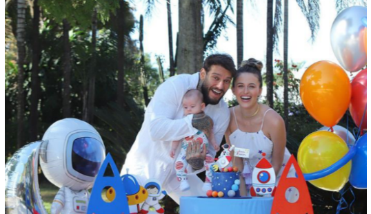Lucas Lucco celebra o terceiro mês de vida do filho, Luca, com uma festa vinda da 'galáxia' Lorena Bueri