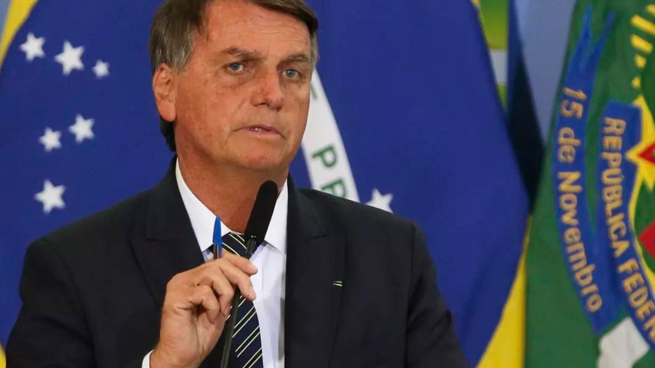 Bolsonaro entra com processo judicial contra hacker após ser alvo de calúnias e difamação Lorena Bueri