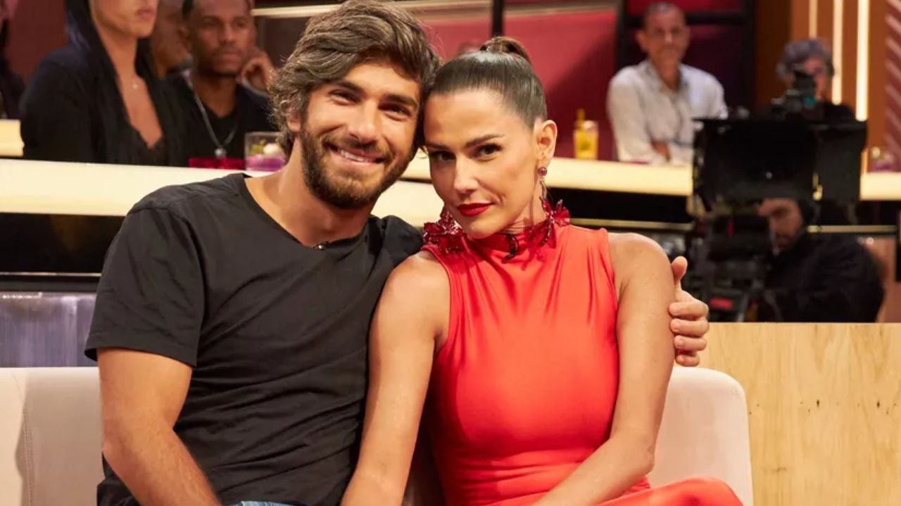 Deborah Secco revela intimidade com o marido em estreia de “Sobre Nós Dois” Lorena Bueri