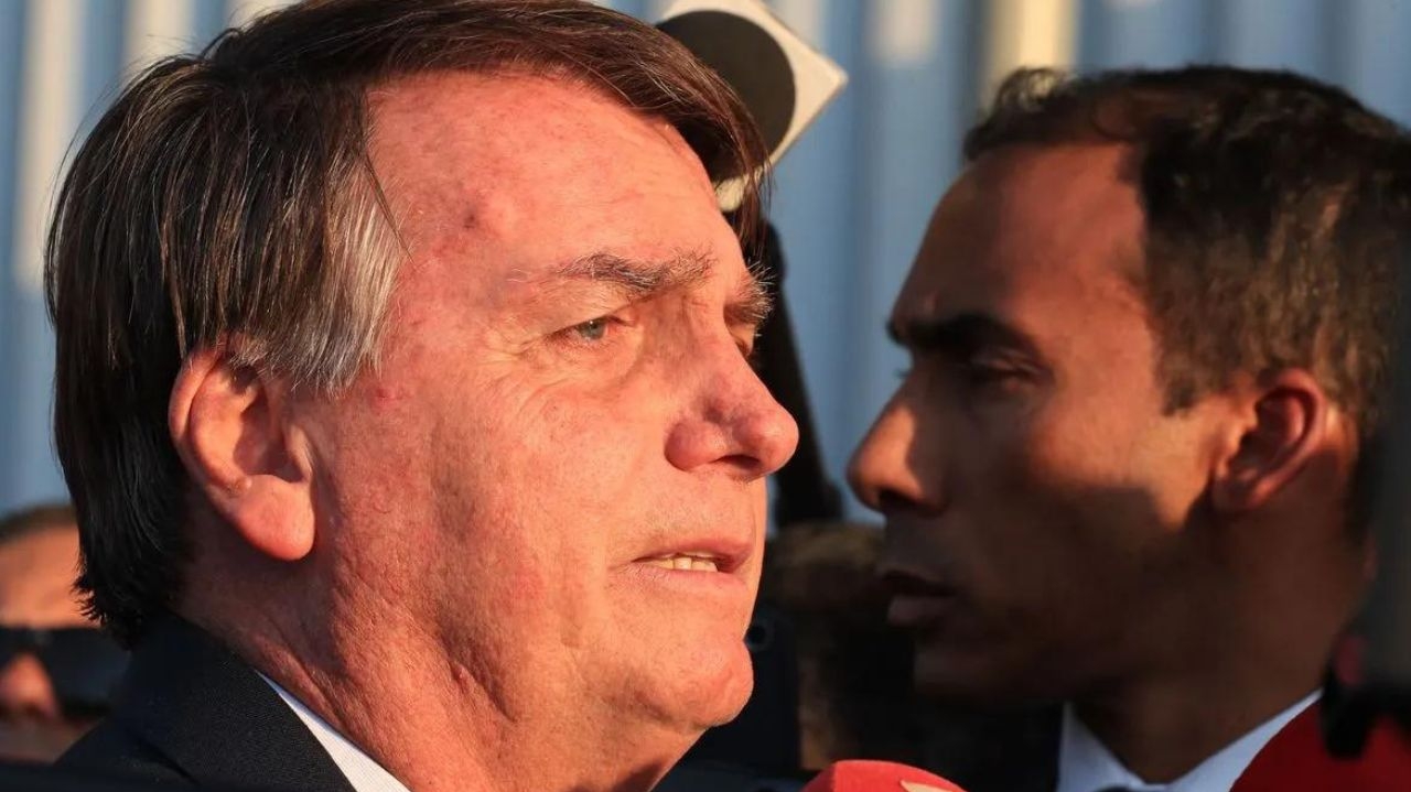 Sigilo bancário de Bolsonaro: documentos do FBI podem levar 3 meses para chegarem ao Brasil  Lorena Bueri