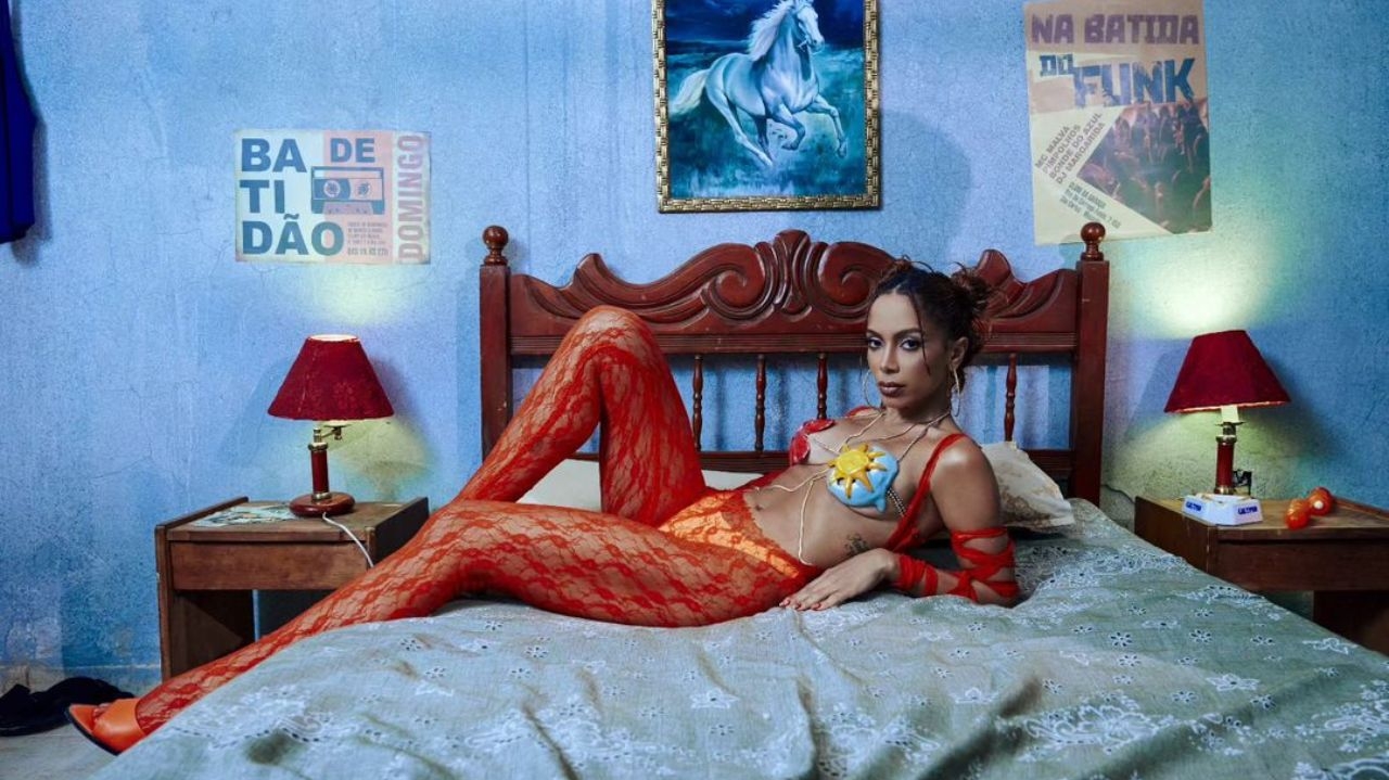 Anitta tem ínicio 'devagar' com o lançamento de duas novas músicas Lorena Bueri