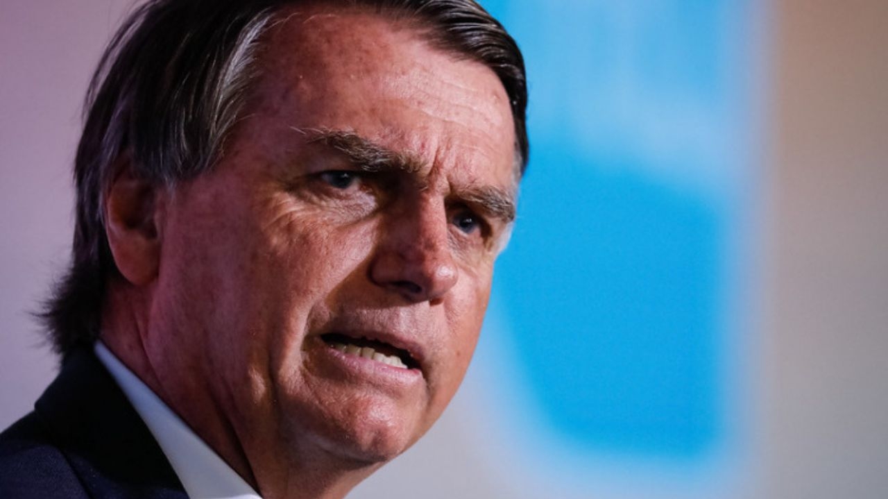 Bolsonaro é intimado a depor sobre empresários  e golpe de Estado por WhatsApp Lorena Bueri