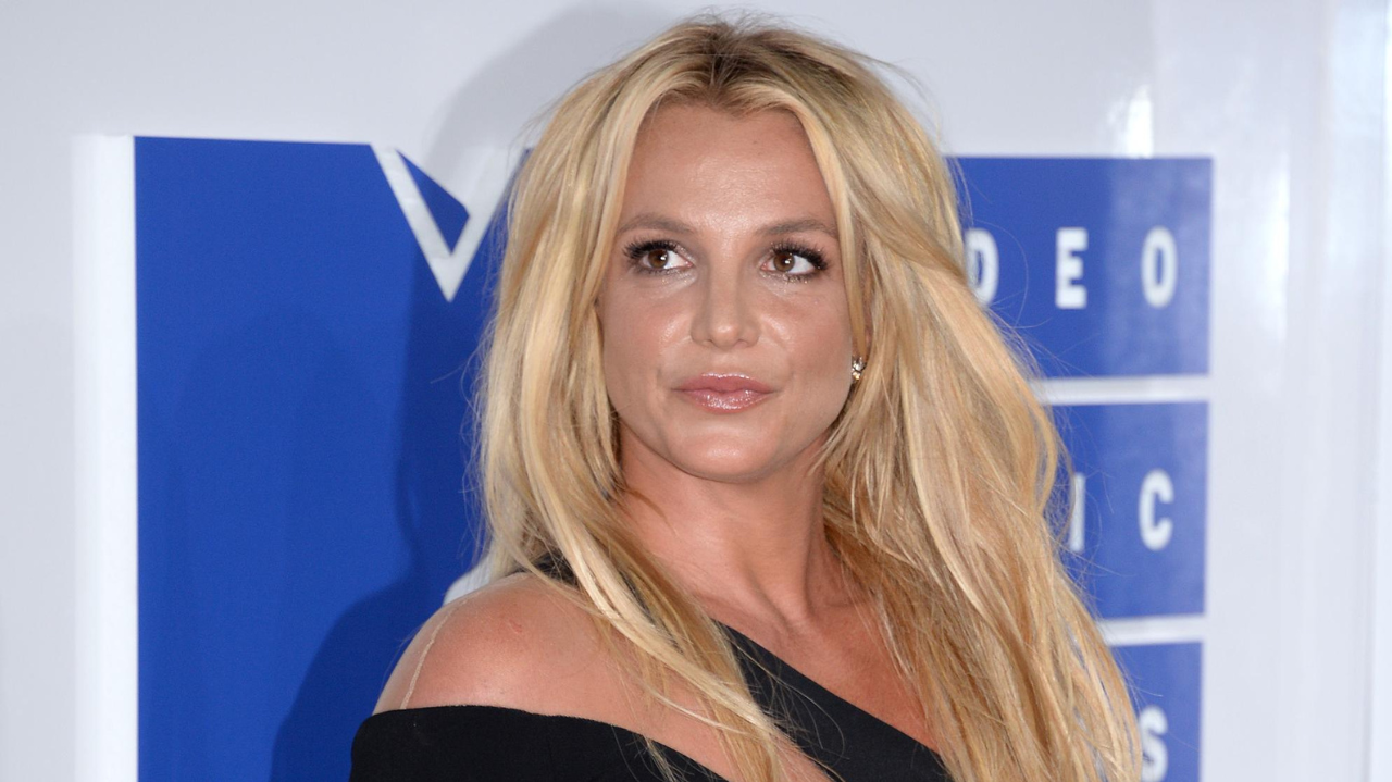Britney Spears sensualiza em vídeo em meio a divórcio Lorena Bueri