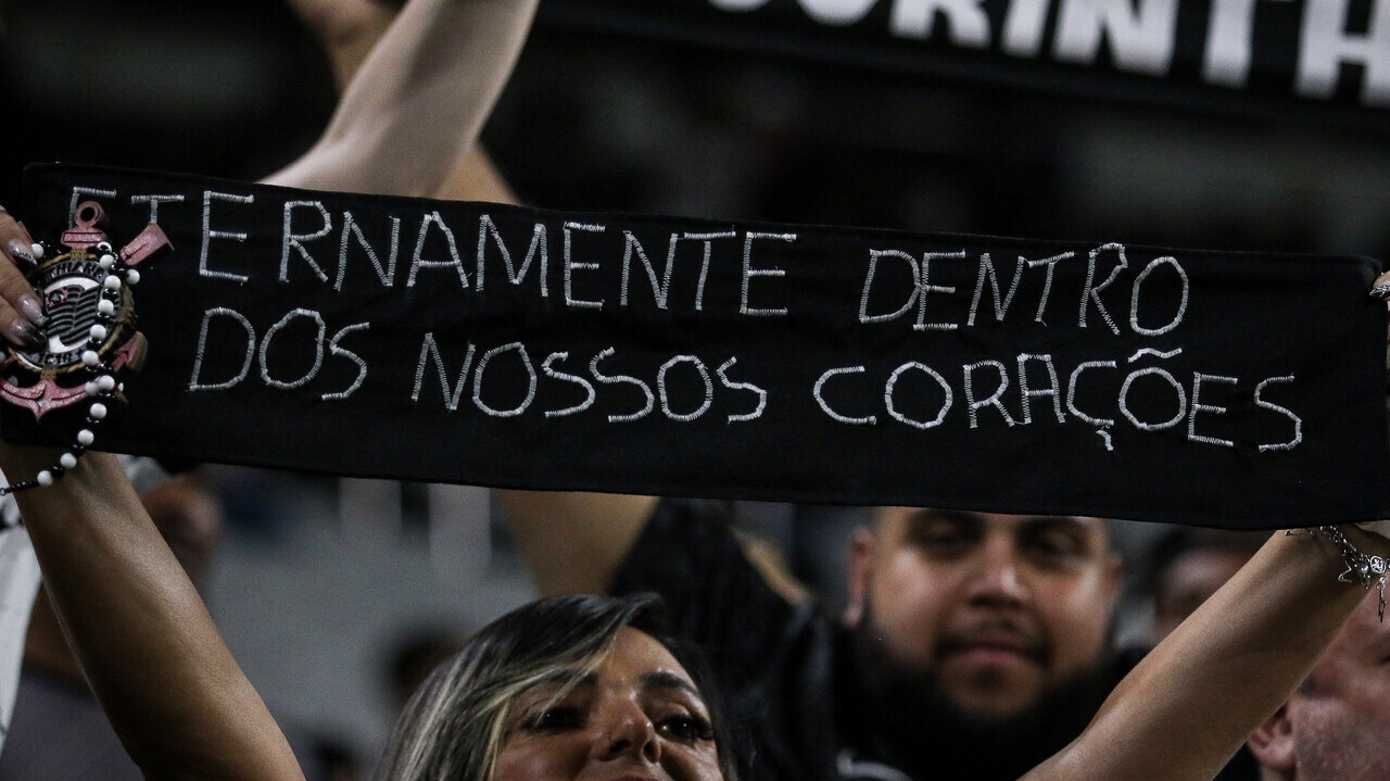 Corinthians presta homenagem às vítimas fatais do acidente Lorena Bueri