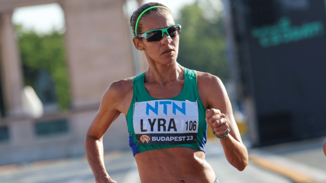 Brasileira supera obstáculos e conquista recorde na marcha atlética do Mundial Lorena Bueri
