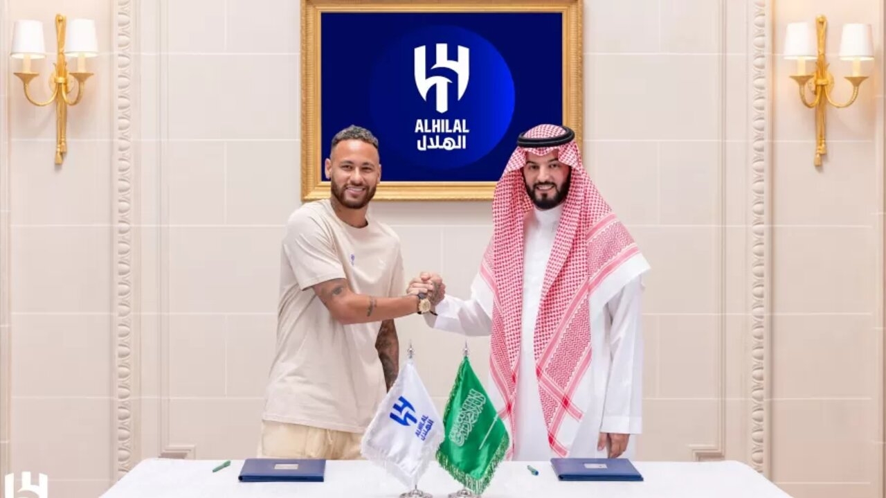 Conheça algumas excentricidades do príncipe saudita, novo chefe de Neymar Jr Lorena Bueri