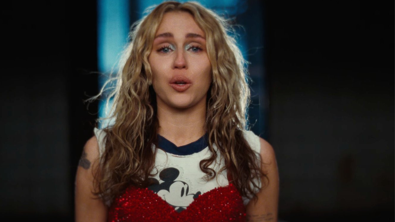 Miley Cyrus relembra o passado e despede-se dele em 'Used To Be Young” Lorena Bueri