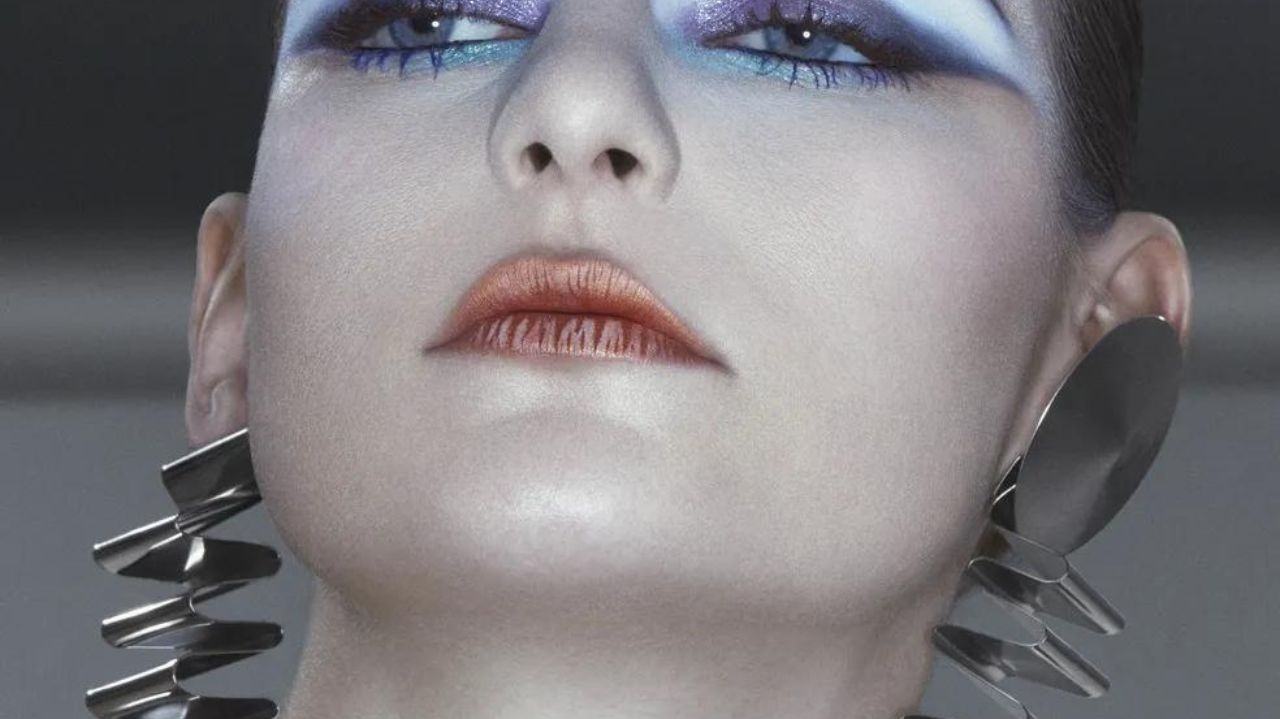 Celestial Make-up: conheça a maquiagem estilo metalizada do TikTok Lorena Bueri