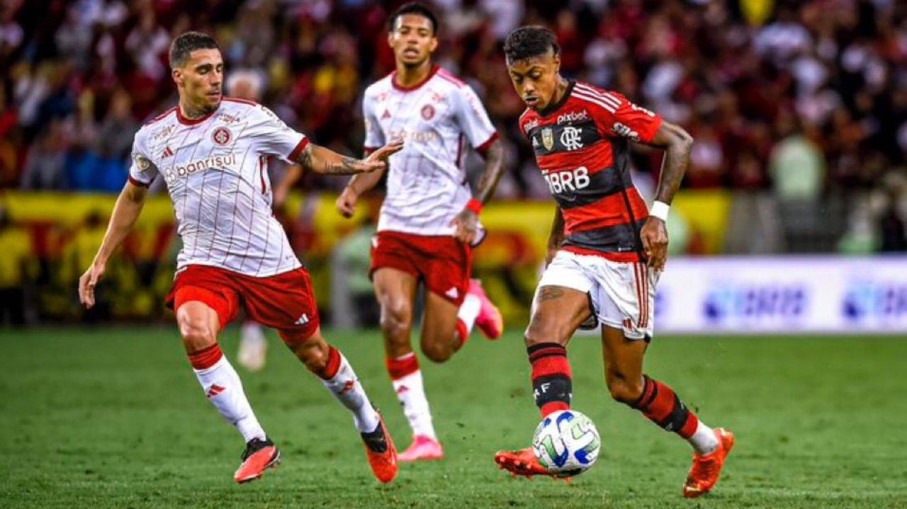 Flamengo empata com Internacional pelo Brasileirão Lorena Bueri