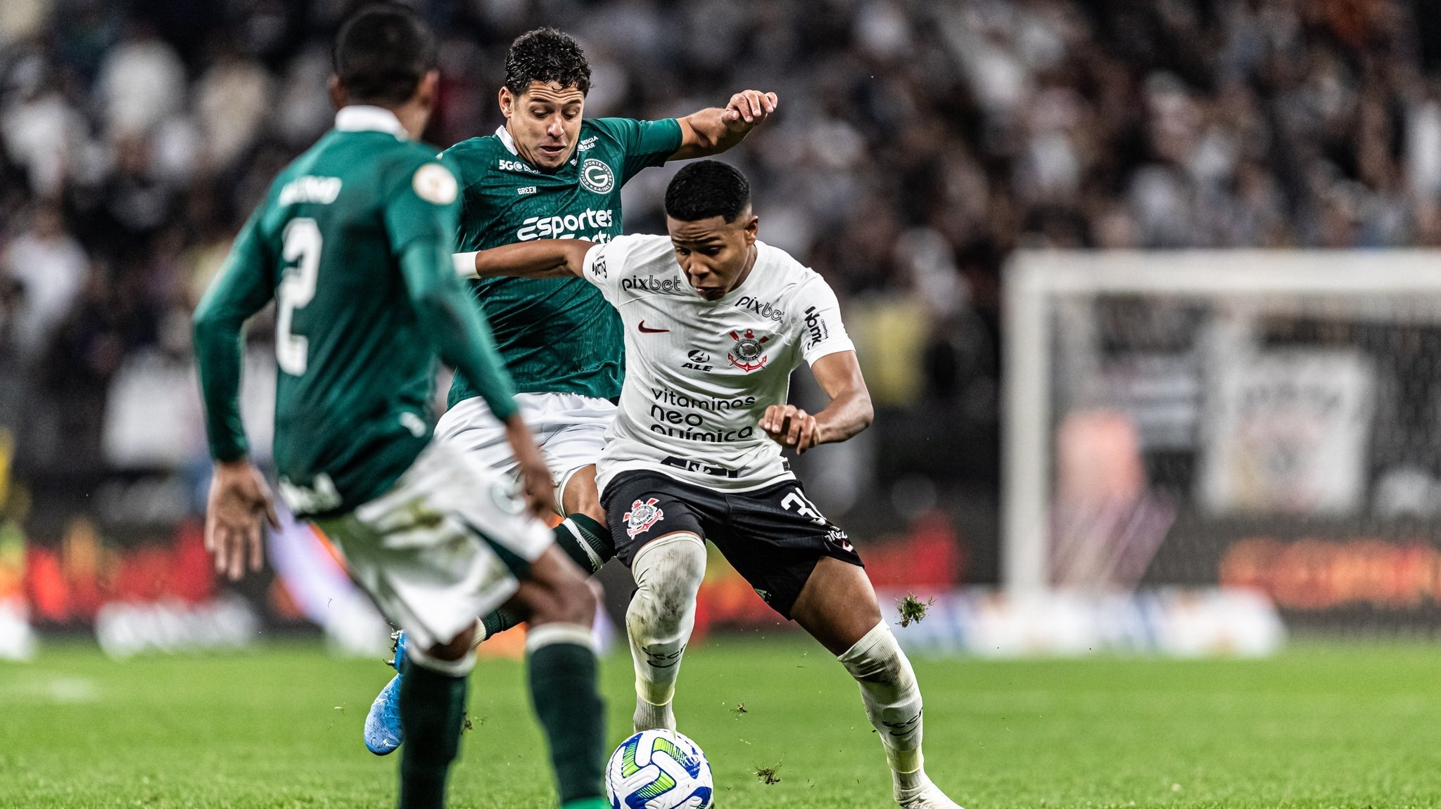 Com time misto, Corinthians fica no empate contra o Goiás Lorena Bueri