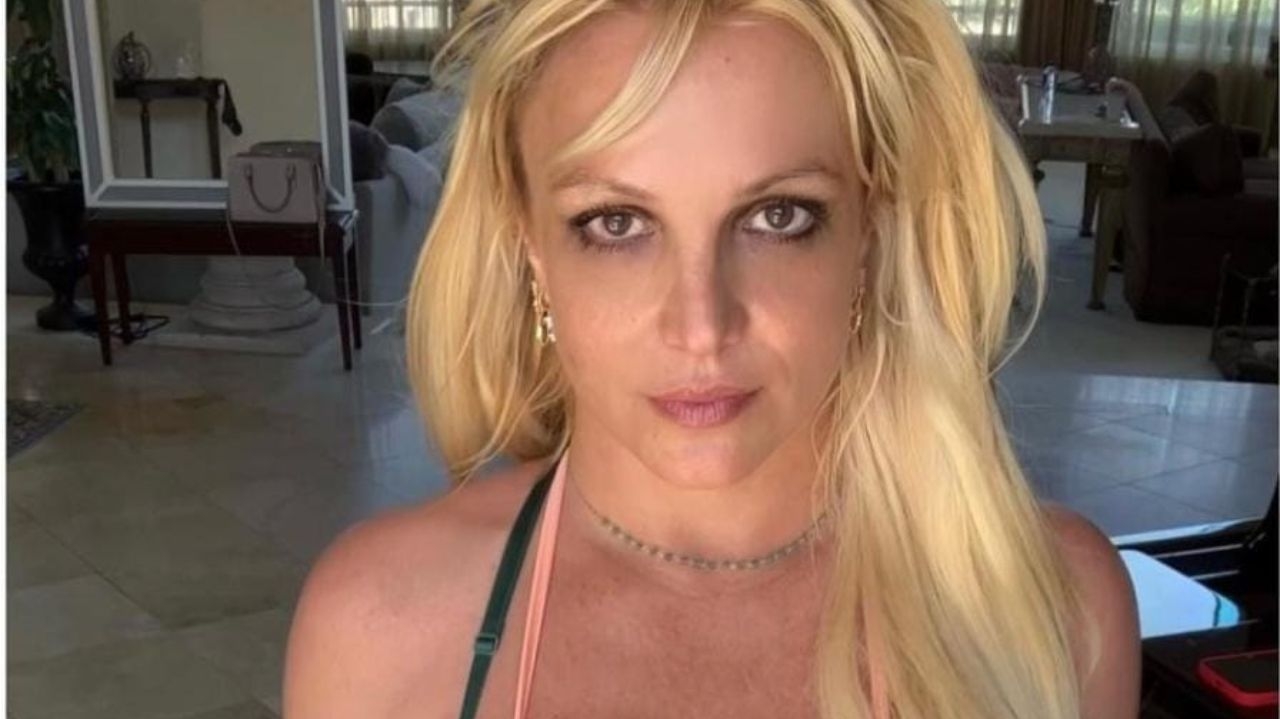 Britney Spears é fotografada com suposto affair; rapaz carrega alguns antecedentes criminais Lorena Bueri