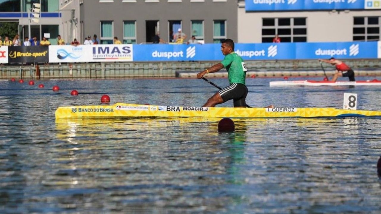 Isaquias Queiroz garante vaga Olímpica no Mundial de Canoagem em Duisburg  Lorena Bueri