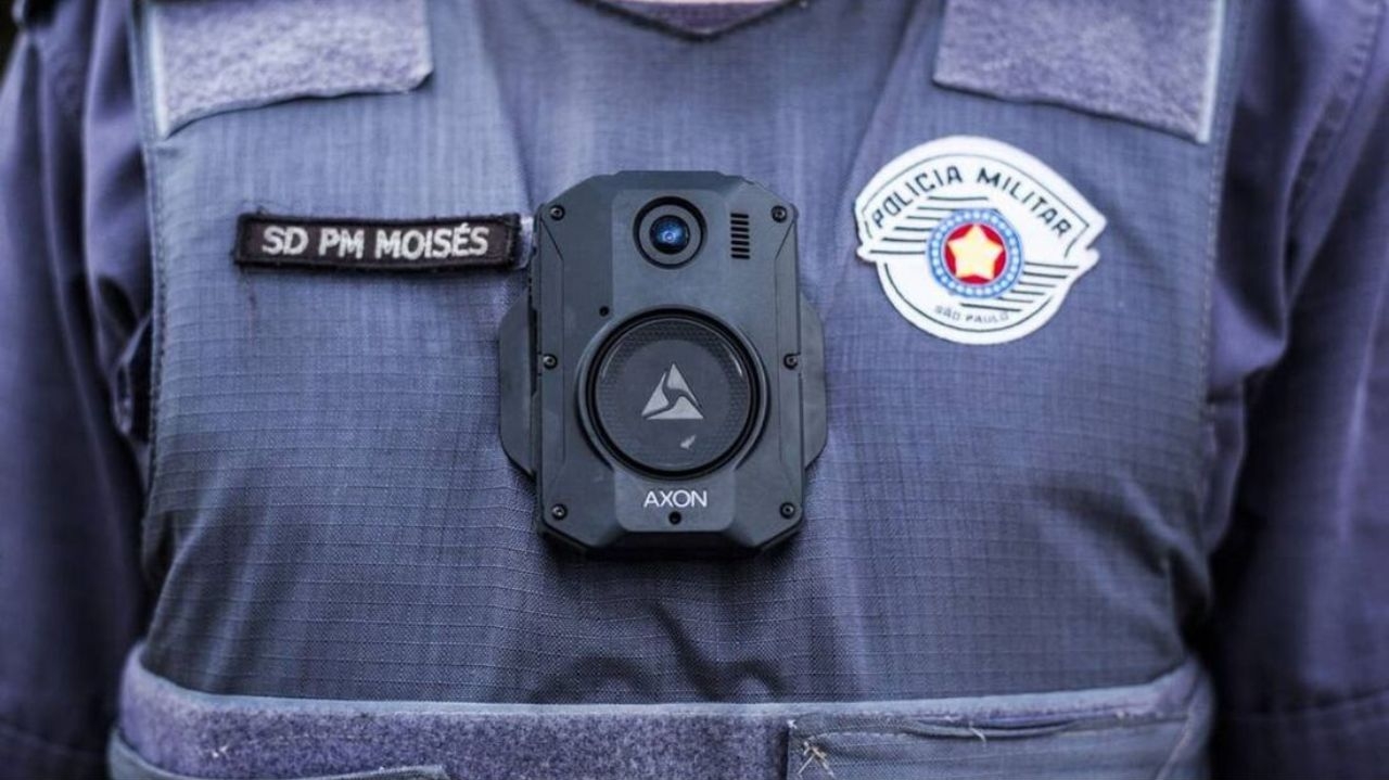 Polícia Militar de 7 estados utiliza câmeras acopladas  Lorena Bueri