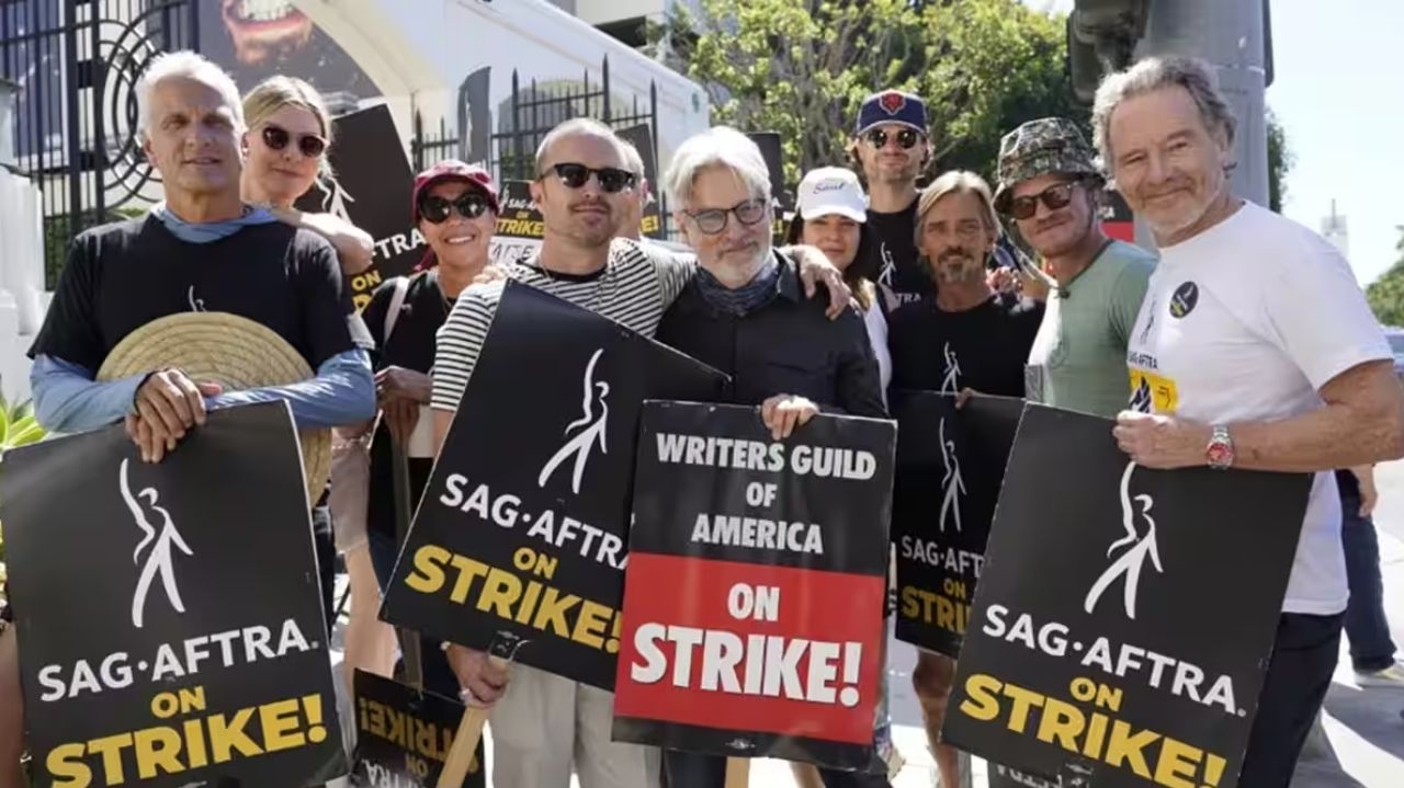 Elencos de 'Breaking Bad' e 'Better Call Saul' se unem à greve de atores e roteiristas Lorena Bueri
