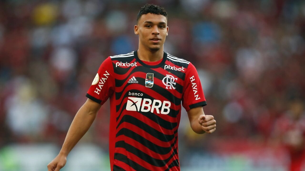 Flamengo rejeita oferta do Wolverhampton por Victor Hugo Lorena Bueri
