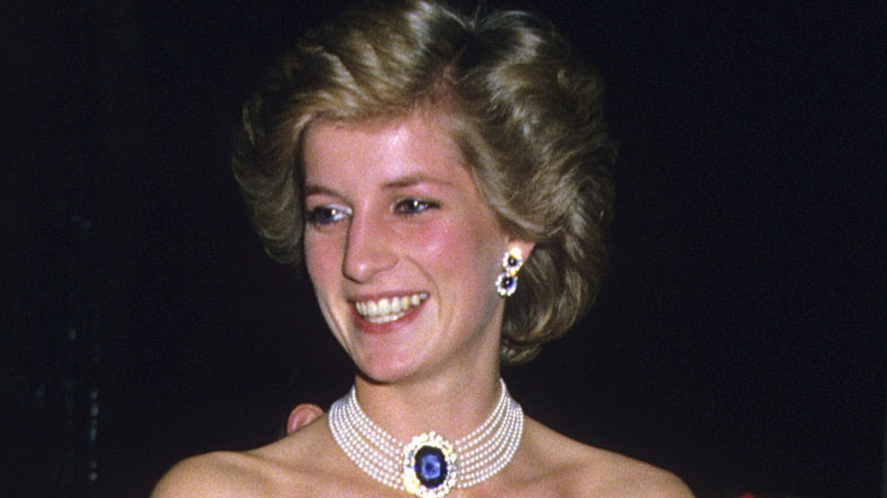 Veja os sete looks da Chanel em que a Princesa Diana vestiu como ninguém Lorena Bueri