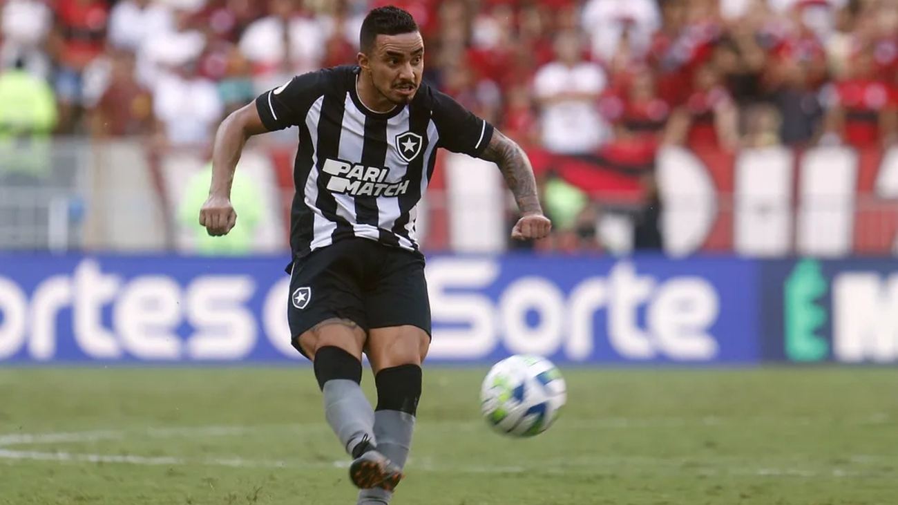 Rafael, do Botafogo, acusa Flamengo de ser favorecido em clássico carioca Lorena Bueri