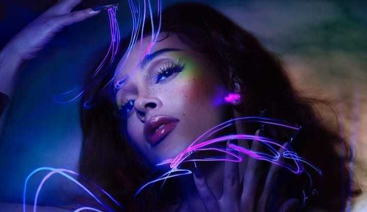 Doja Cat lança seu álbum, ‘Planet Her’, e clipe de seu feat com The Weeknd, ‘You Right’  Lorena Bueri