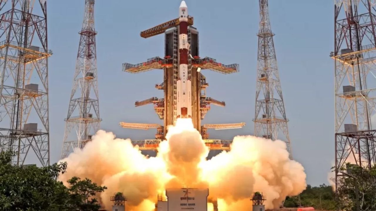 Índia lança foguete para estudar o Sol dias após pouso na Lua Lorena Bueri