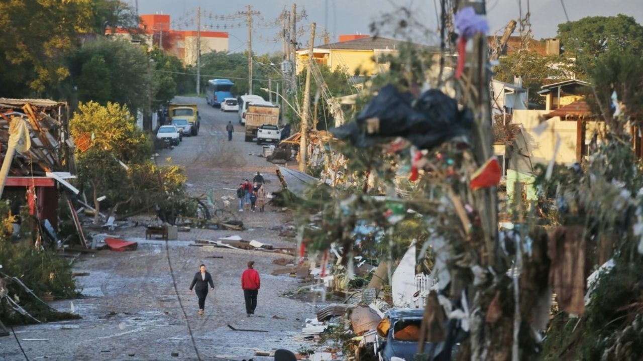Governador do Rio Grande do Sul declara que o estado entrará em calamidade pública devido ao ciclone  Lorena Bueri