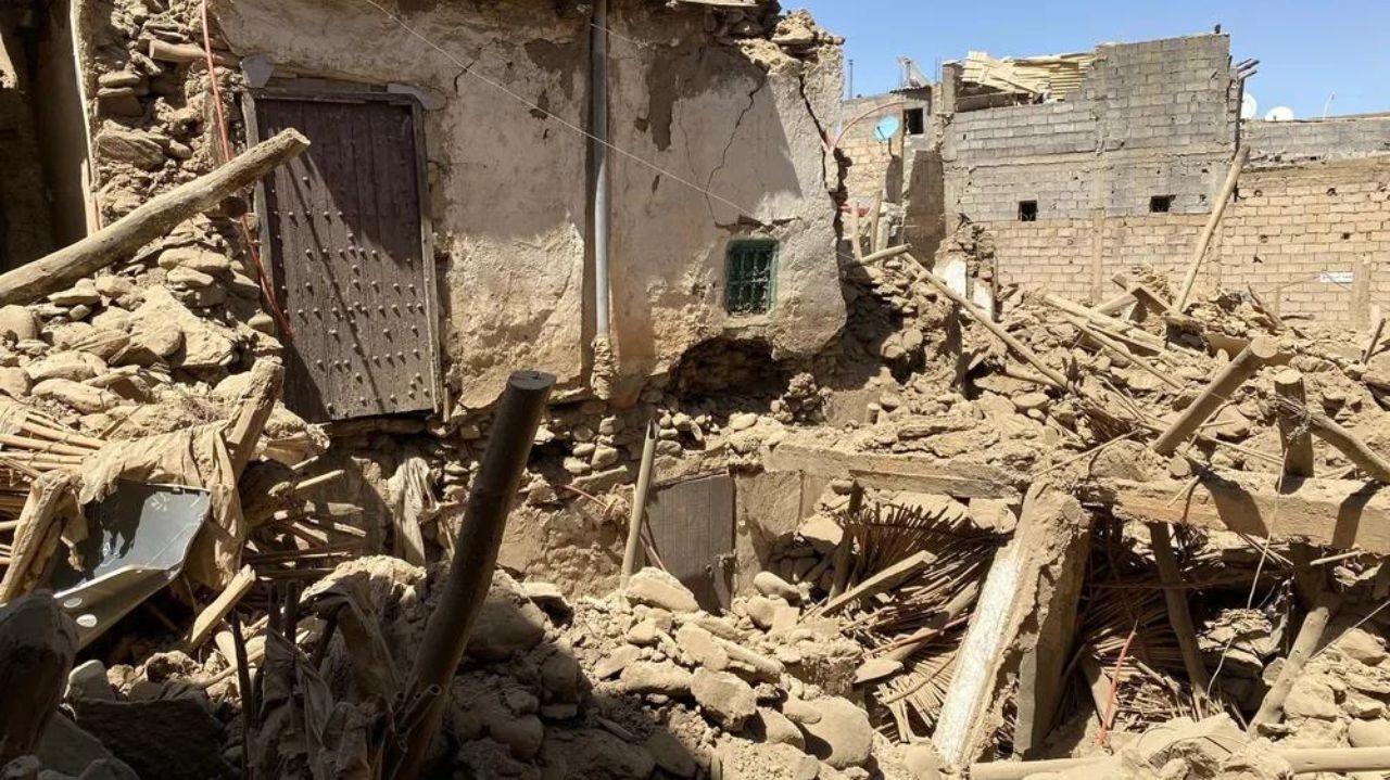 Terremoto deixa mais de mil mortos em Marrocos Lorena Bueri