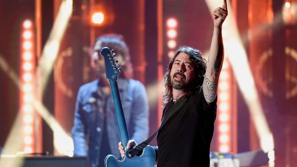 Penúltimo dia do The Town traz Foo Fighters para alegria dos famosos  Lorena Bueri